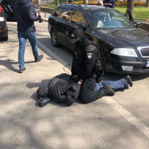 Вимагав 220 тисяч доларів: на хабарі затримали шахрая, який заявив, що стане "новим міністром МВС"