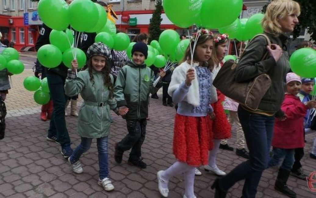 В Хмельницком прошел необычный парад. / © ye.ua