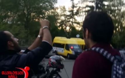У Грузії російських байкерів змусили здерти георгіївські стрічки з мотоциклів