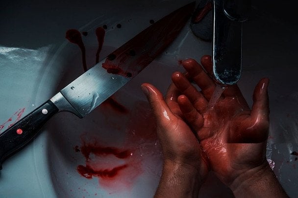 Мужчина зарезал жену на глазах у 7-месячного сына: жуткие детали трагедии (фото)