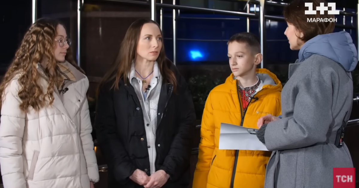 Платон Толстий, його мама та сестра / Скриншот із відео ТСН