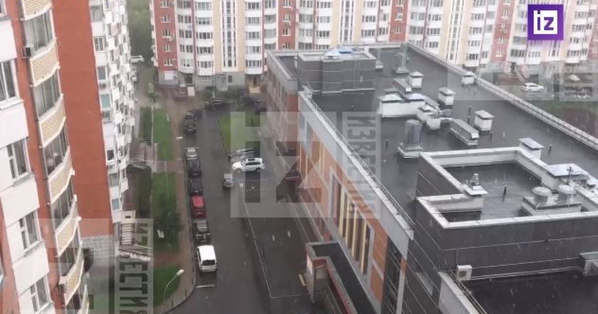 Москвичів спантеличив сніг наприкінці липня