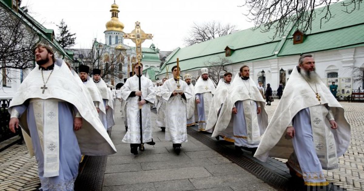 Учасники Божественної літургії та заупокійної молитви по Блаженнішому митрополиту Володимиру у Свято-Успенському соборі Києво-Печерської Лаври. / © УНІАН