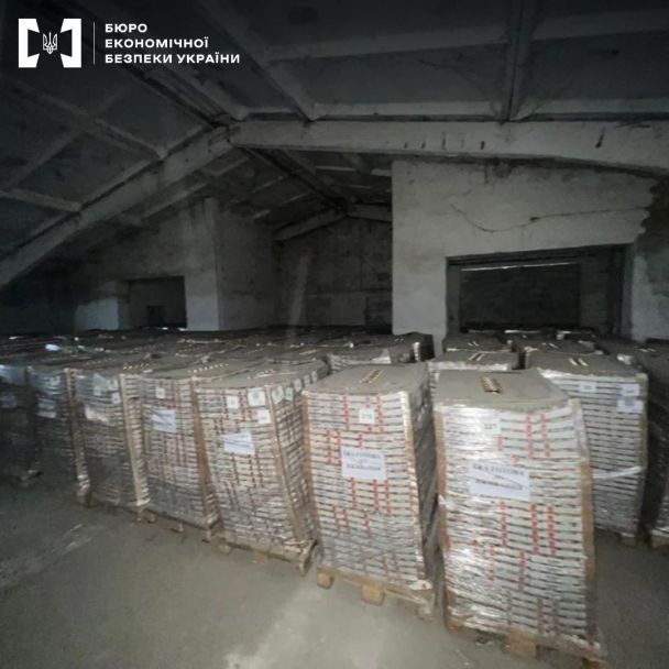 На Львівщині викрили нелегальний склад з гуманітарною допомогою. Фото: БЕБ / © 