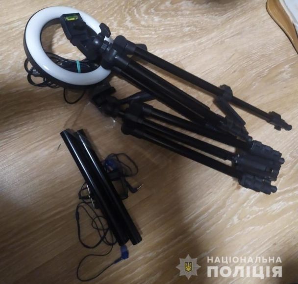 В Одессе полиция задержала девушку, которая показывала на камеру свое тело, фото 2