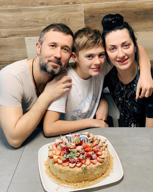 Сергей и Снежана Бабкіни с сыном Артуром / © instagram.com/babkin_official
