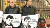 Под российским посольством в Киеве проходит акция в поддержку журналиста Сущенко