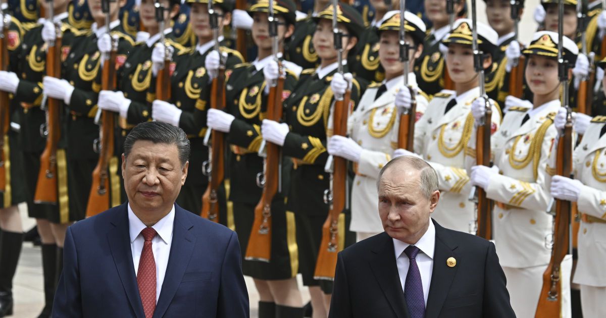 Китай помогает России с организацией поставки оружия из Северной Кореи