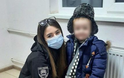 У Донецькій області мати залишила малу дитину на вулиці, а сама пиячила