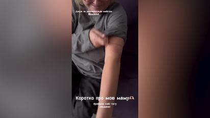 Співачка KOLA показала нове татуювання 64-річної мами