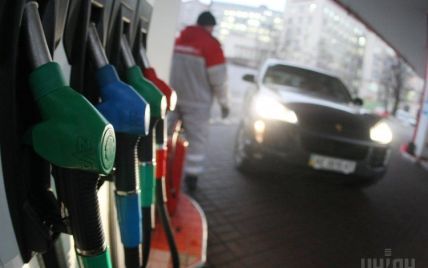 На АЗС здешевшав газ для автомобілів. Середні ціни на 29 грудня
