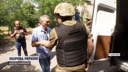 Поліцейські вивозять людей з-під обстрілів: евакуація Сіверська