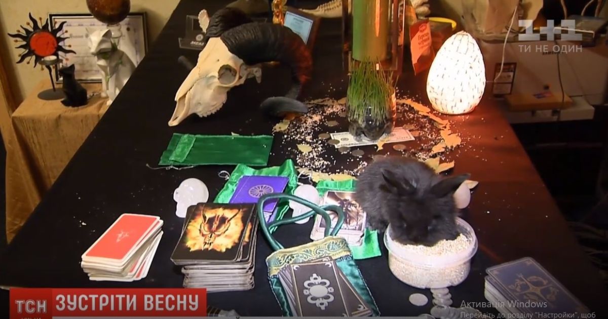 Ритуальна випічка і нічні таїнства на кладовищі: ТСН зібрала обряди, якими зустрічають весняне рівнодення