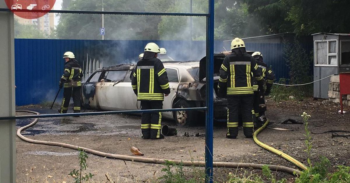 підпал лімузина Київ_4 / © Facebook/Киев Оперативный