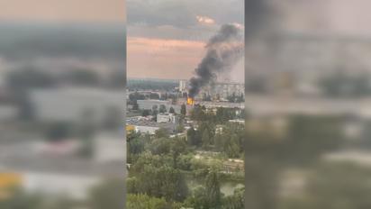 У Києві на Оболоні спалахнуло складське приміщення (відео)