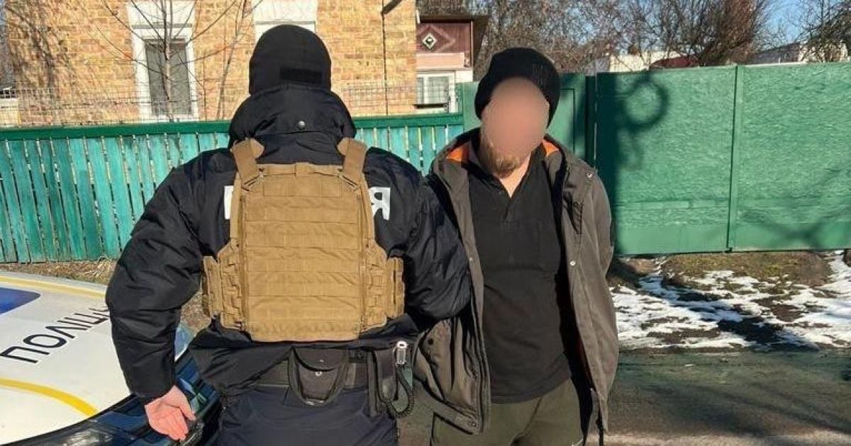 У Броварах чоловік погрожував продавчині гранатою, у зловмисника виявили арсенал зброї (відео)