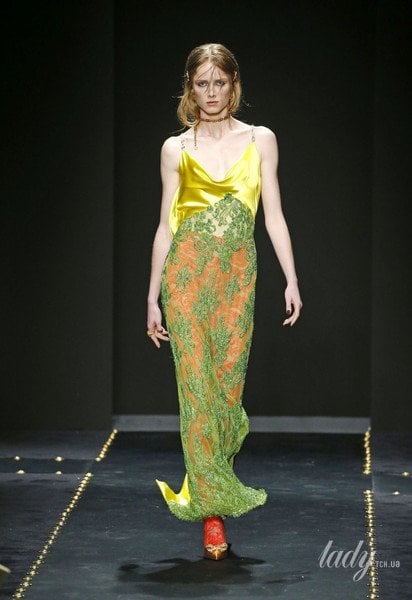 Коллекция Versace прет-а-порте сезона осень-зима 2019-2020 / © East News