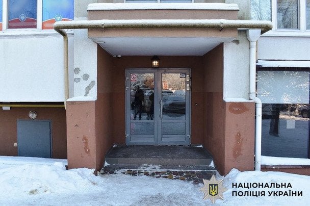 Обидчик напал на бывшую жену в подъезде дома / © Полиция Киевской области