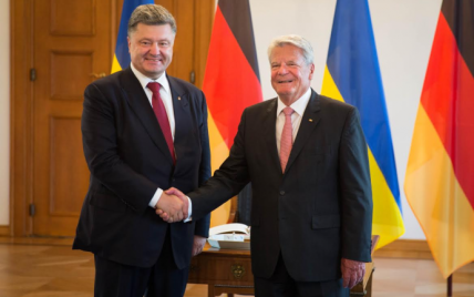 Украинский и немецкий президенты обсудили Минские соглашения и проблемы мигрантов