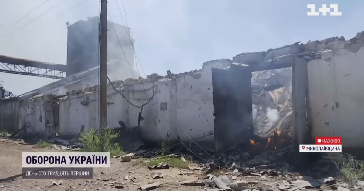 Південь у вогні через обстріли: горять поля пшениці, склади із тоннами зерна і заводи