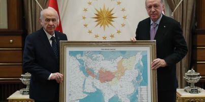 Ердогану подарували карту "тюркського світу": до неї включили 20 регіонів Росії