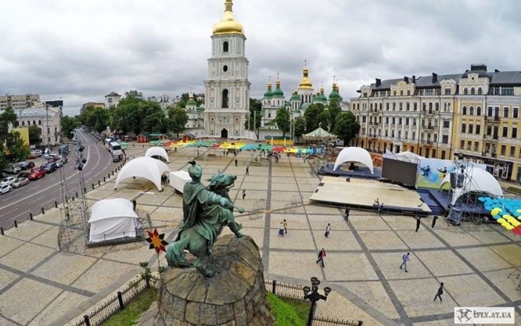 Софийская площадь готова праздновать День Киева / © Аэросъемка