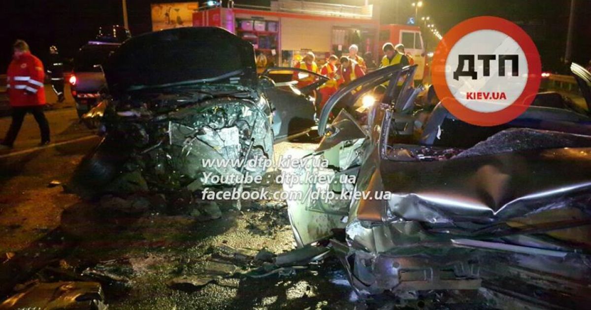 В результаті лобового зіткнення Audi Q7 і Daewoo Lanos загинули дві людини. / © facebook.com/dtp.kiev.ua