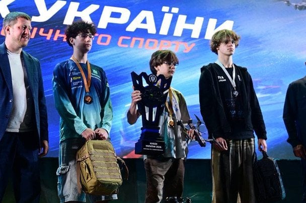 Кубок України на перегонах FPV-дронів із навантаженням виборов пілот McQueen на дроні F7 від F-Drones