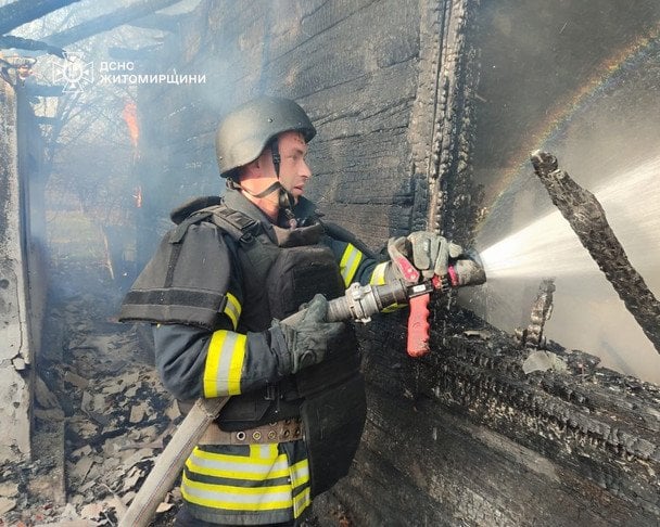 Наслідки атаки на Житомирську область 17 квітня. / © прес-служба ДСНС у Житомирській області