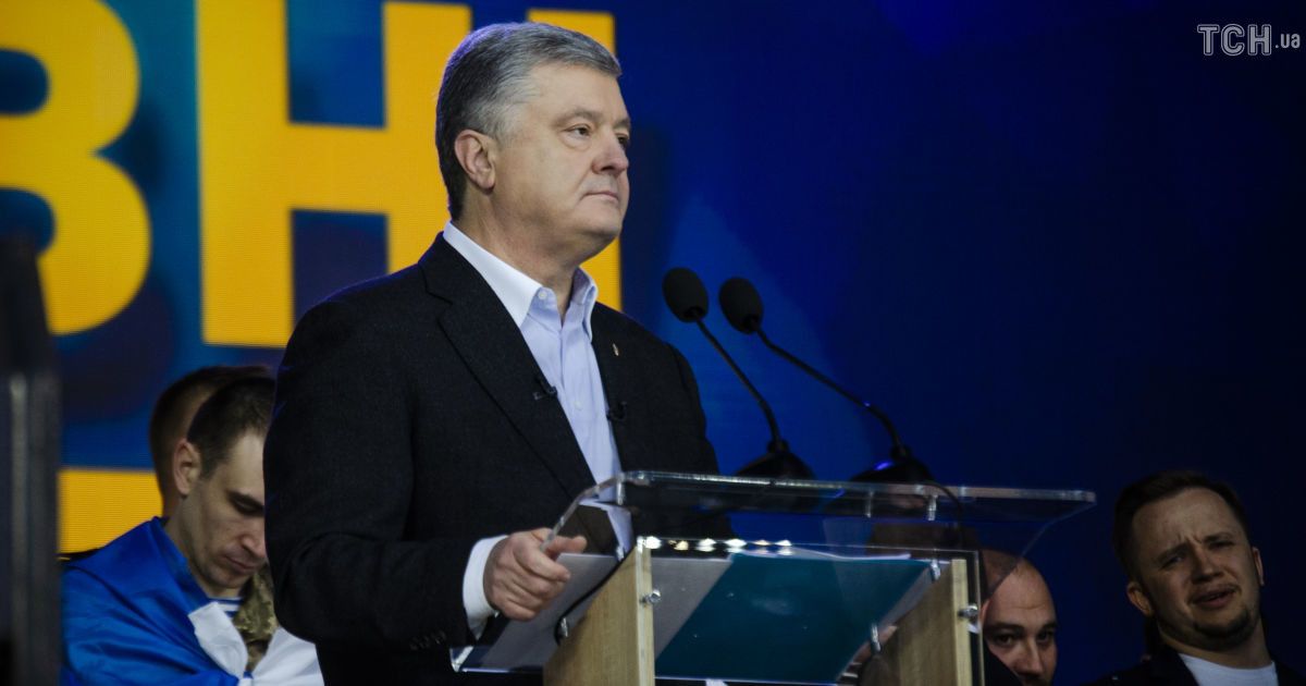 СБУ перенесла допрос Порошенко в деле Медведчука