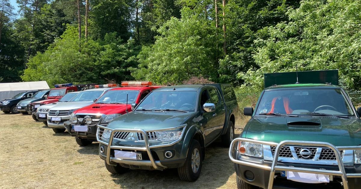 Польські лісівники передали для ЗСУ партію пікапів