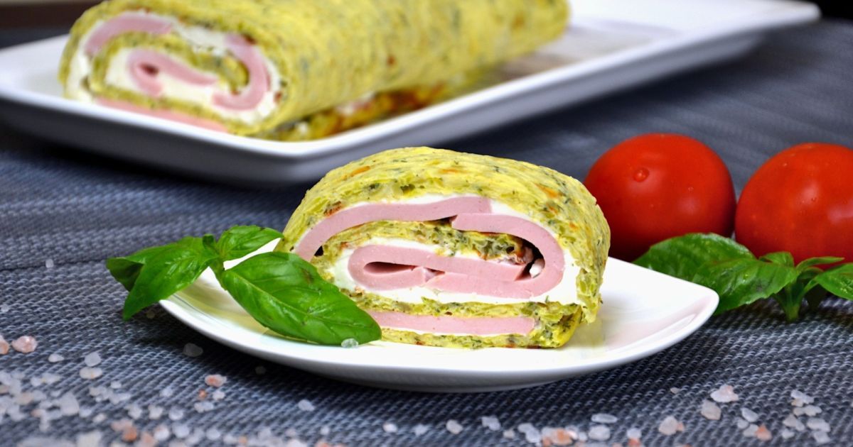 Кабачковый рулет со сливочным сыром и колбасой