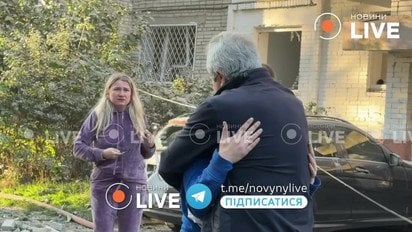 У Львові розбирають завали будинку, люди шукають рідних під руїнами