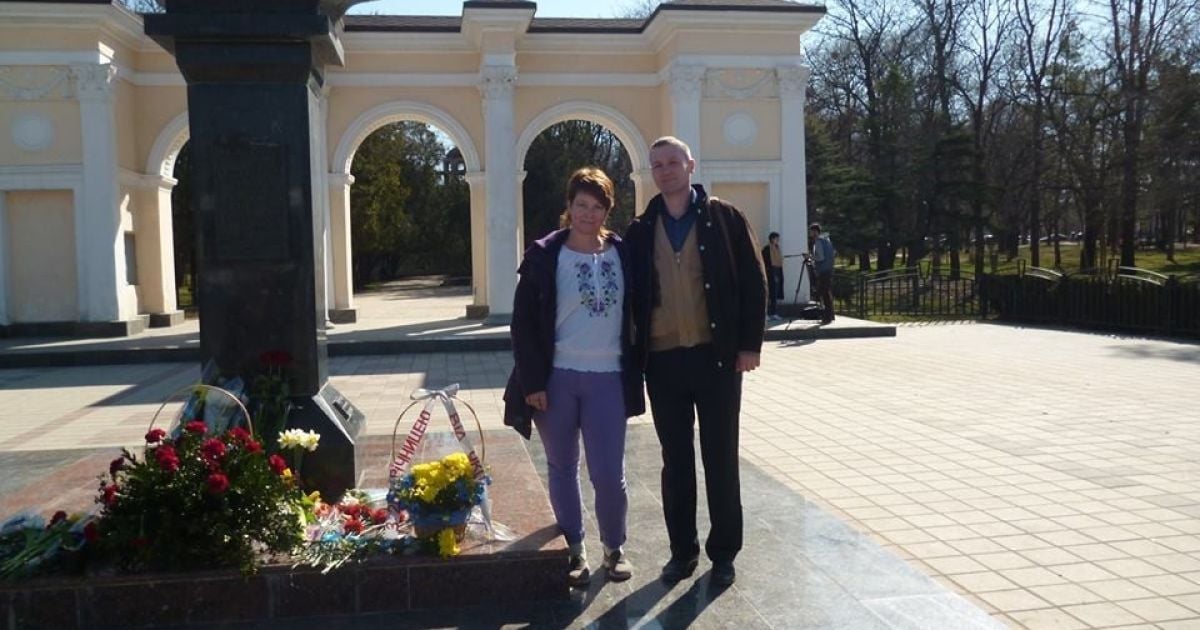 Возложение цветов под памятником Шевченко в Крыму / © facebook.com/alena.popova