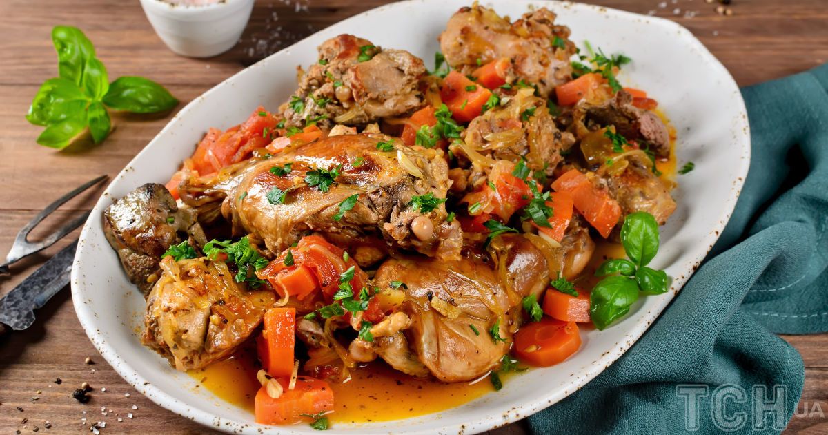 Нежный тушеный кролик с овощами