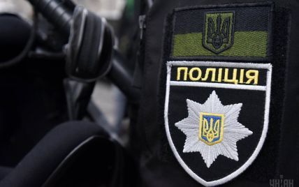 В Киеве ударили полицейского бутылкой по голове из-за замечания