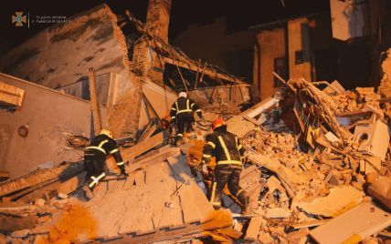 Дивні звуки в стінах і обвалення штукатурки: мешканці поруйнованого будинку у Львові розповіли, як  врятувалися