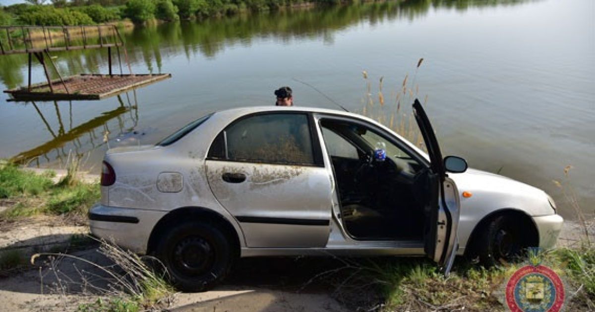 Затонула автівка на Запоріжжі_4 / © ГУ Національної поліції в Донецькій області