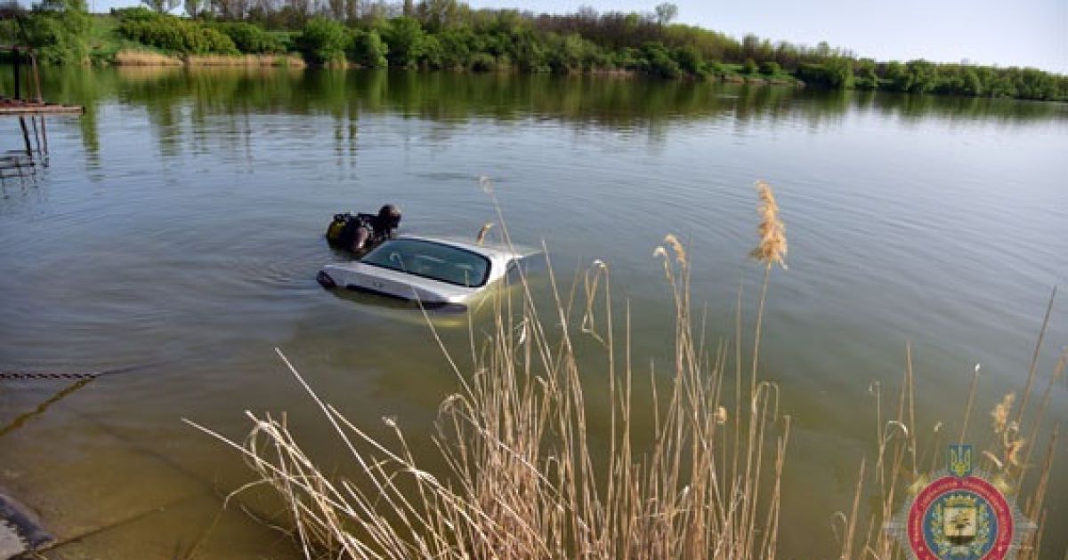 Затонула автівка на Запоріжжі_6 / © ГУ Національної поліції в Донецькій області