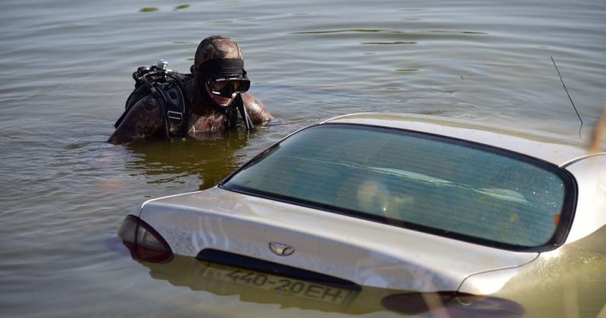 Затонула автівка на Запоріжжі_2 / © ГУ Національної поліції в Донецькій області