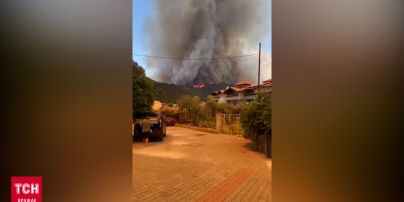 Лісові пожежі підібралися впритул до турецького Мармарису: туристи виїжджають з готелів