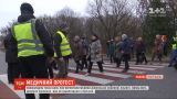 На Рівненщині медики заблокували трасу Київ-Чоп з вимогами виплатити зарплату