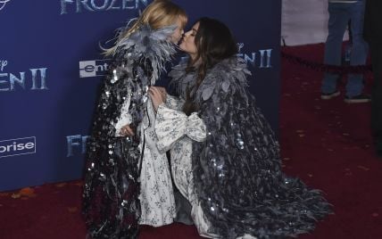 Селена Гомес растрогала поцелуем с маленькой сестрой на светском мероприятии