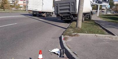 В Днепре грузовик сбил людей на пешеходном переходе, есть погибшие