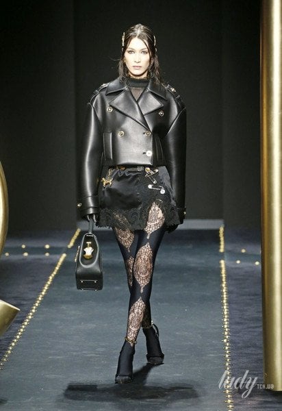 Коллекция Versace прет-а-порте сезона осень-зима 2019-2020 / © East News