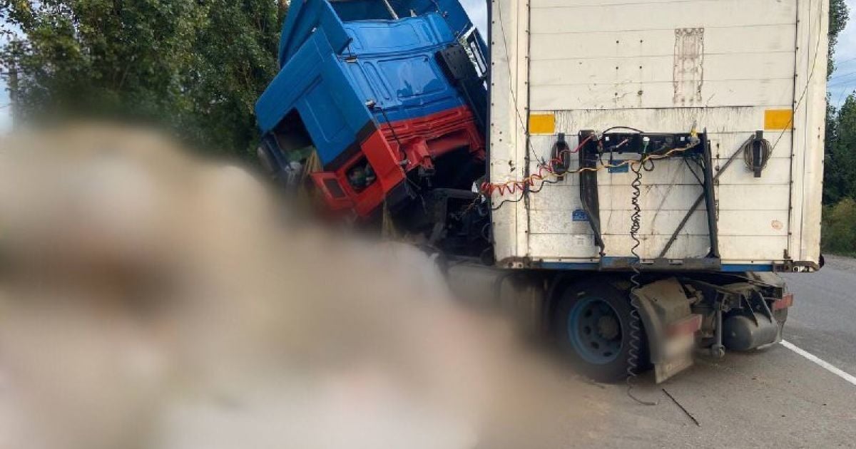 Поблизу Бучі фура врізалась у бокпост
