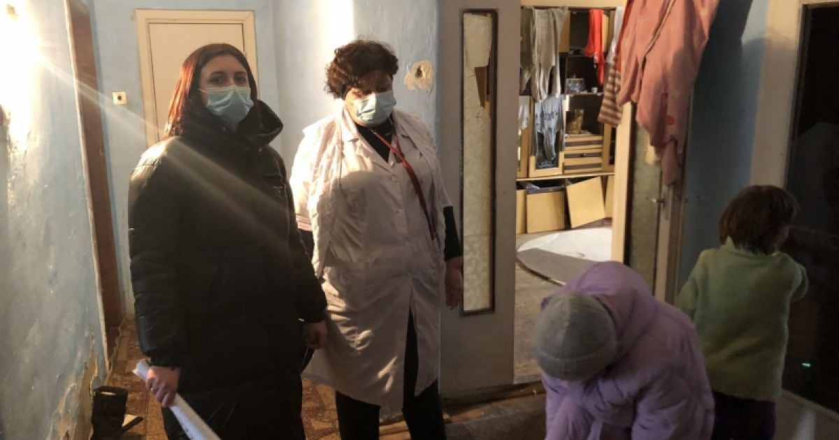 Оголені дроти на стінах, голодні й змерзлі діти з вошами: на Закарпатті у матері забрали трьох дітей