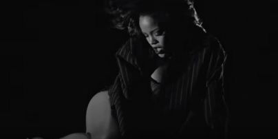 Чорно-біла еротика: Ріанна представила довгоочікуваний кліп із пікантними сценами
