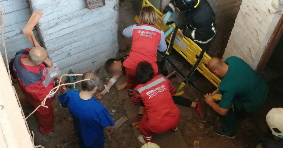 Хлопець впав до підвалу покинутої надшахтної будівлі_1 / © ДСНС