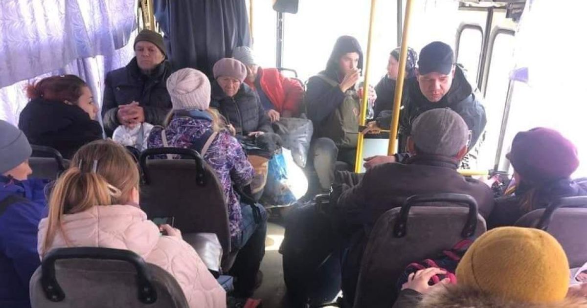 У Луганській області з психоневрологічного інтернату евакуювали пона 120 людей літнього віку